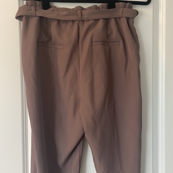 Super cute mauve dress pants! Can be dressed up /dressed down! Very comfortable - Picture 4 of 4